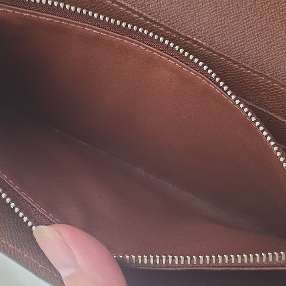 Louis Vuitton Monogram Sarah Wallet - Picture 15 of 16